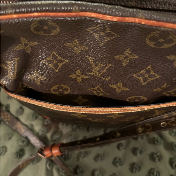 Louis Vuitton Dunube Crossbody - Picture 5 of 14